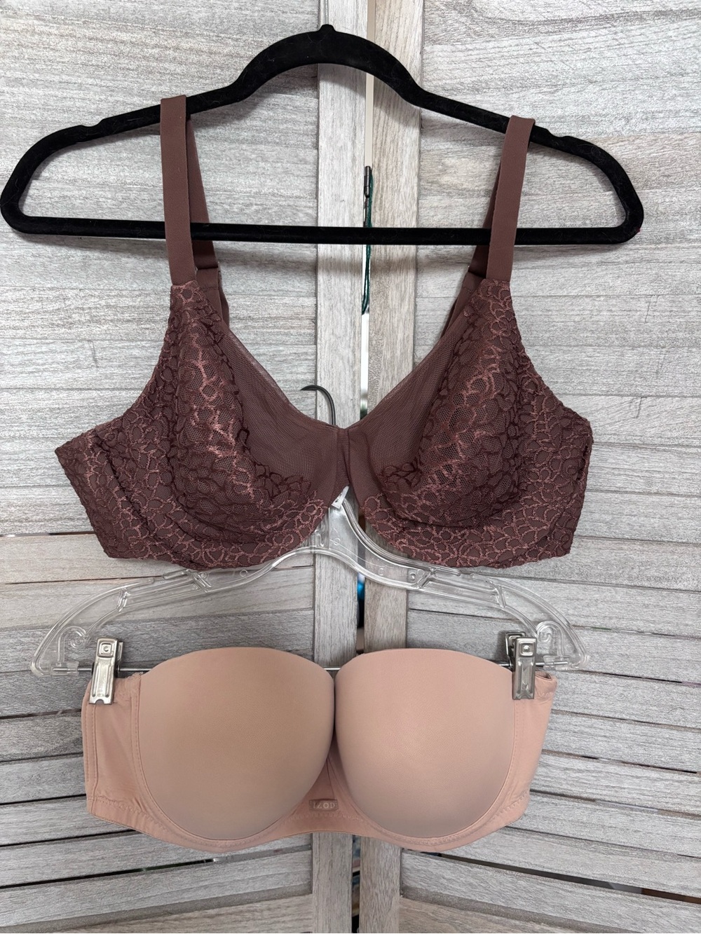 LOT OF 2 BRAS - IZOD Strapless Beige & BALI PLATINUM  Mesh Lined Lace Brown 40C